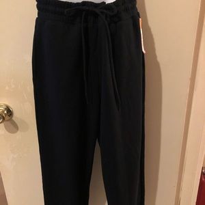 Women’s small Colsie Capri sweatpants